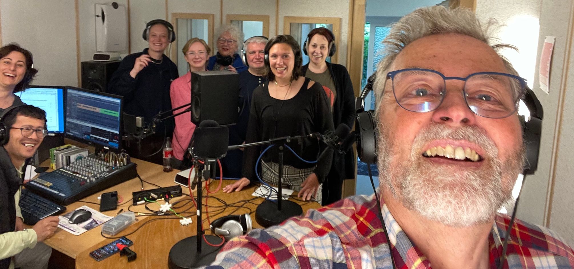 ^Das Team des Seminars im Studio